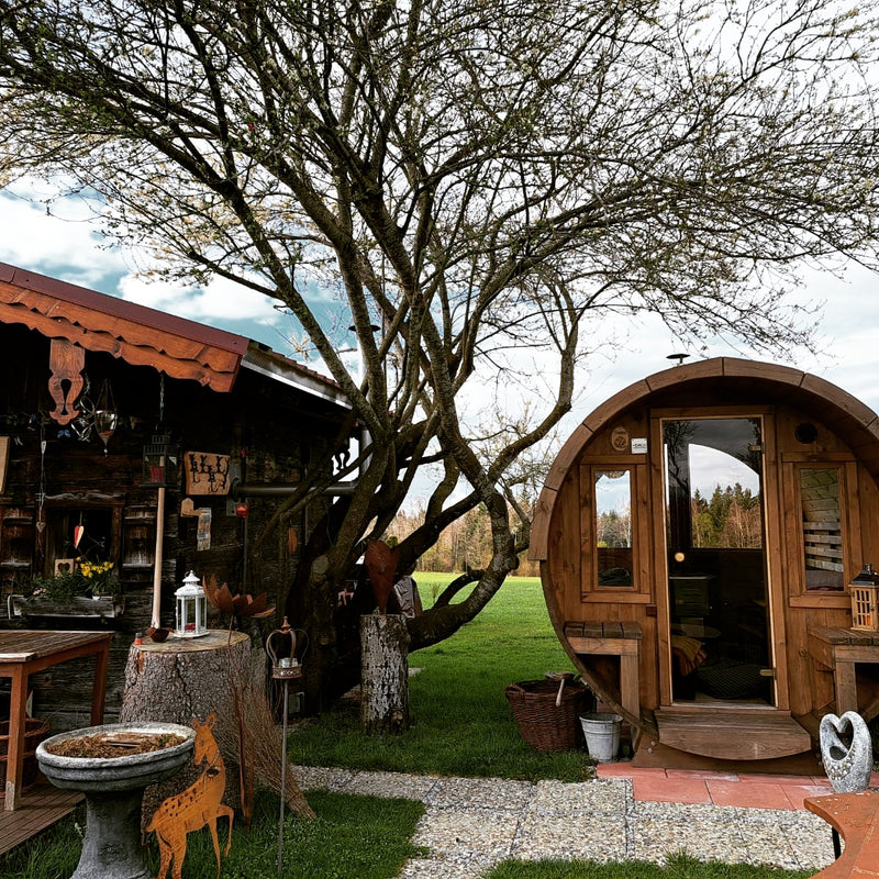 Gartensauna von GW24 bei Kunden im Garten – Foto 1