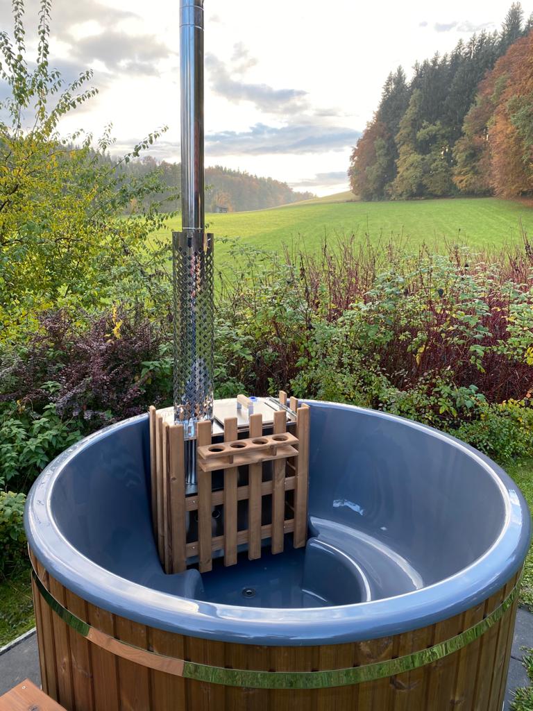 Hot Tub Badefass von GW24 bei Kunden im Garten – Foto 4